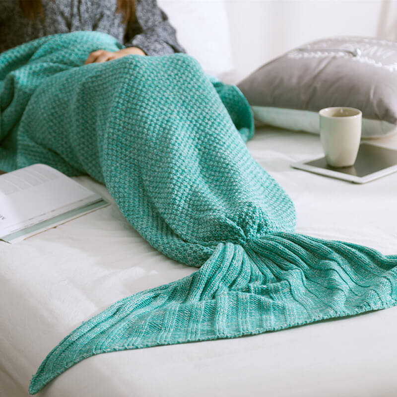 MERMAID TAIL KNIT BLANKET