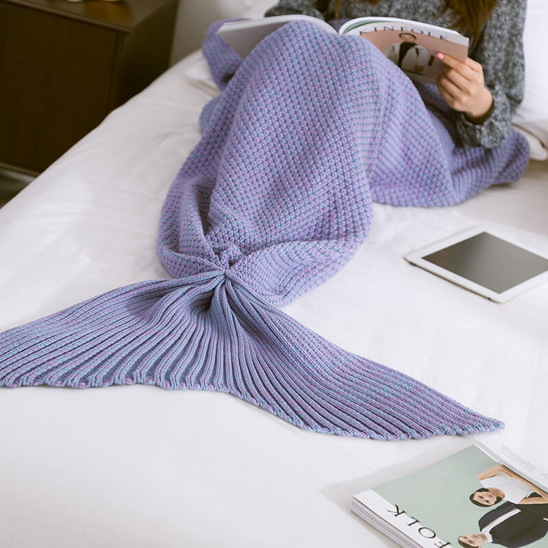 MERMAID TAIL KNIT BLANKET