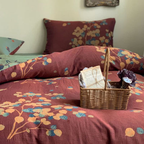 Cozy autumn leaf bedding set in soft double gauze cotton with warm rust tones