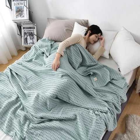 Breathable waffle cotton blanket in soft color
