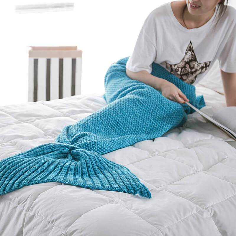 MERMAID TAIL KNIT BLANKET