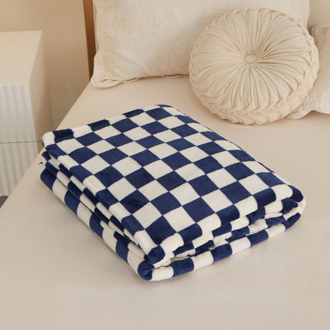 Cozy Checkered Flannel Blanket – Warm, Soft & Modern Throw