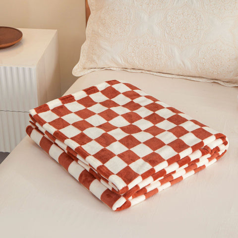 Cozy Checkered Flannel Blanket – Warm, Soft & Modern Throw