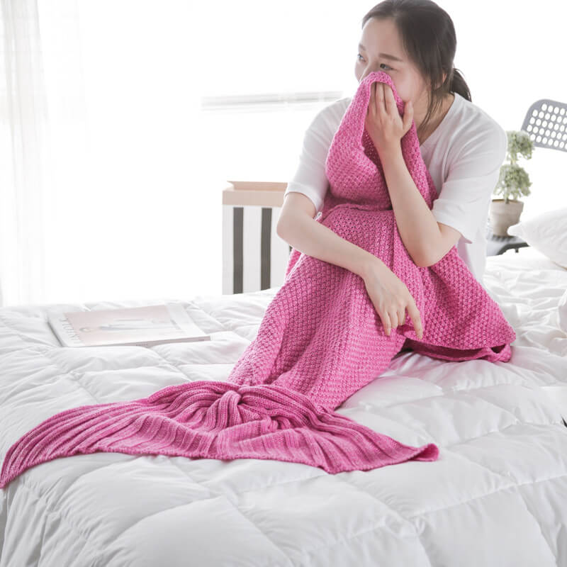 MERMAID TAIL KNIT BLANKET