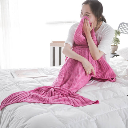 MERMAID TAIL KNIT BLANKET