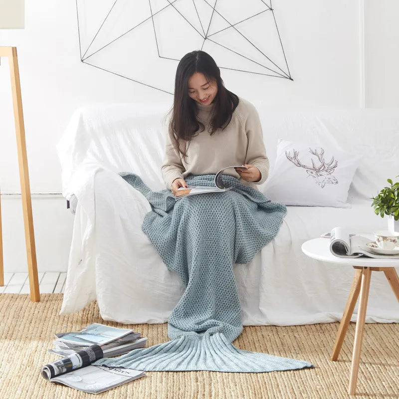 MERMAID TAIL KNIT BLANKET
