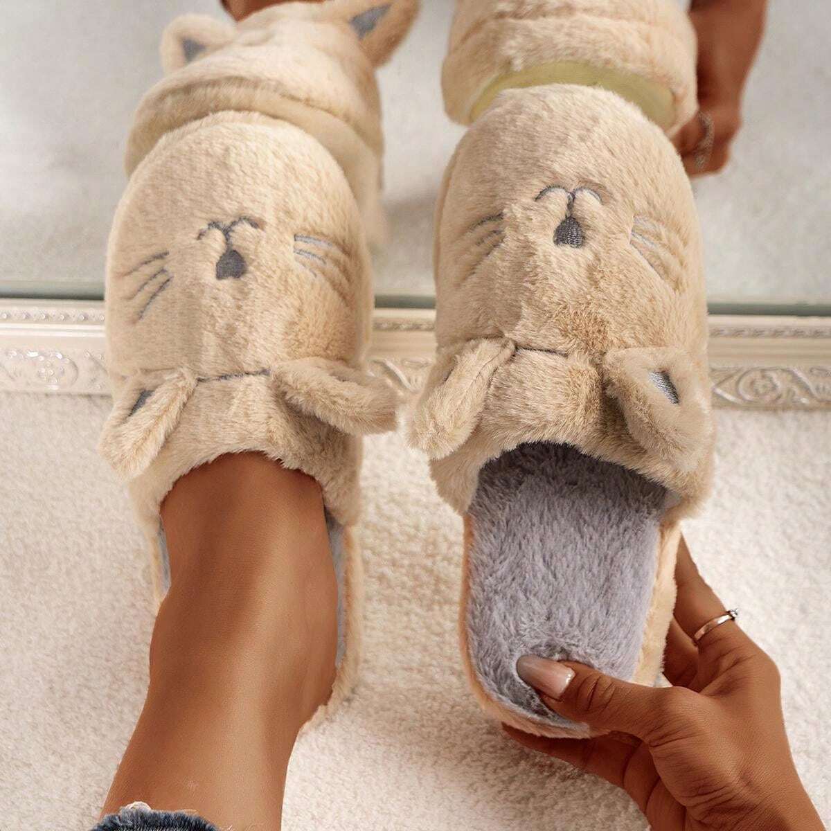 AKIKO PLUSH CAT SLIPPERS