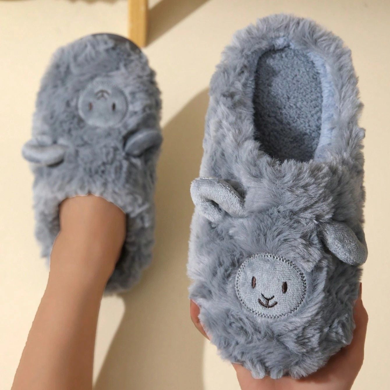 YUKI PLUSH SHEEP SLIPPERS