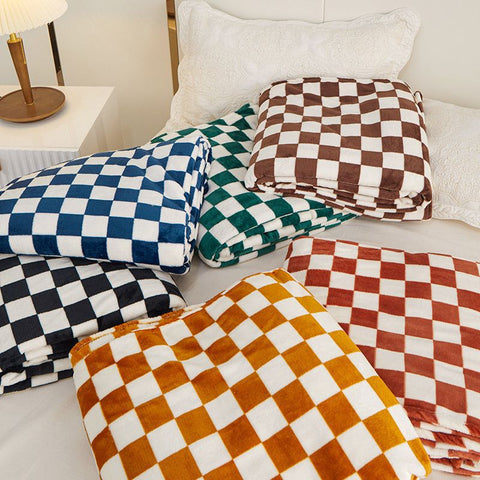Cozy Checkered Flannel Blanket – Warm, Soft & Modern Throw