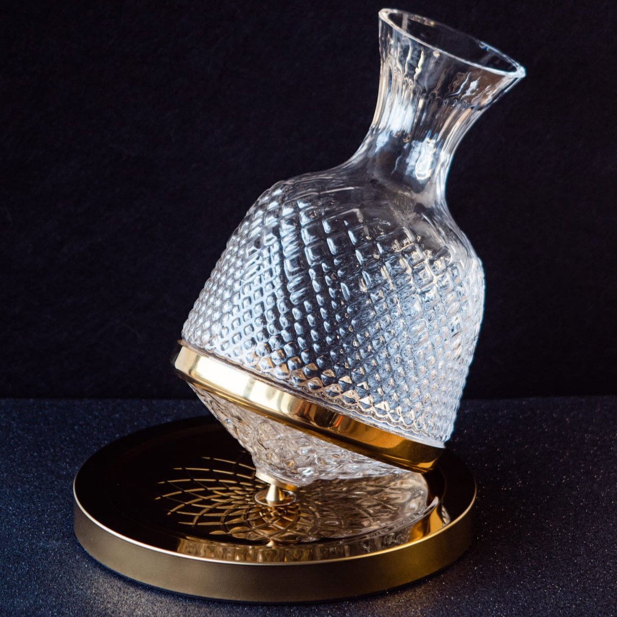 CRYSTAL ELEGANCE ROTATING DECANTER