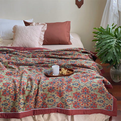Retro Quilt for Bed - Vintage Floral Style