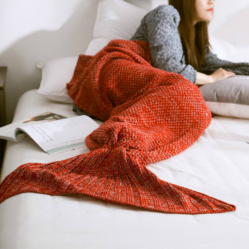 MERMAID TAIL KNIT BLANKET