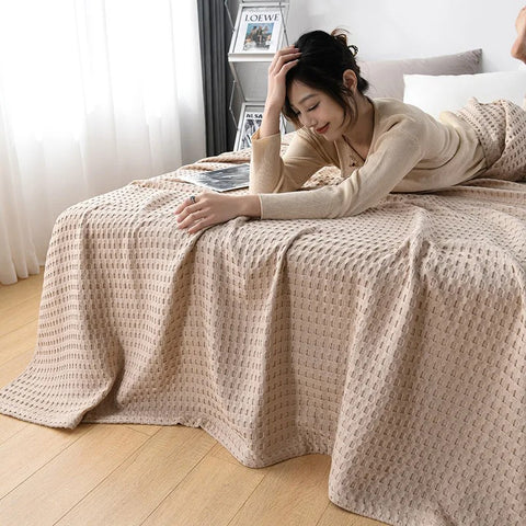 Breathable waffle cotton blanket in soft colors