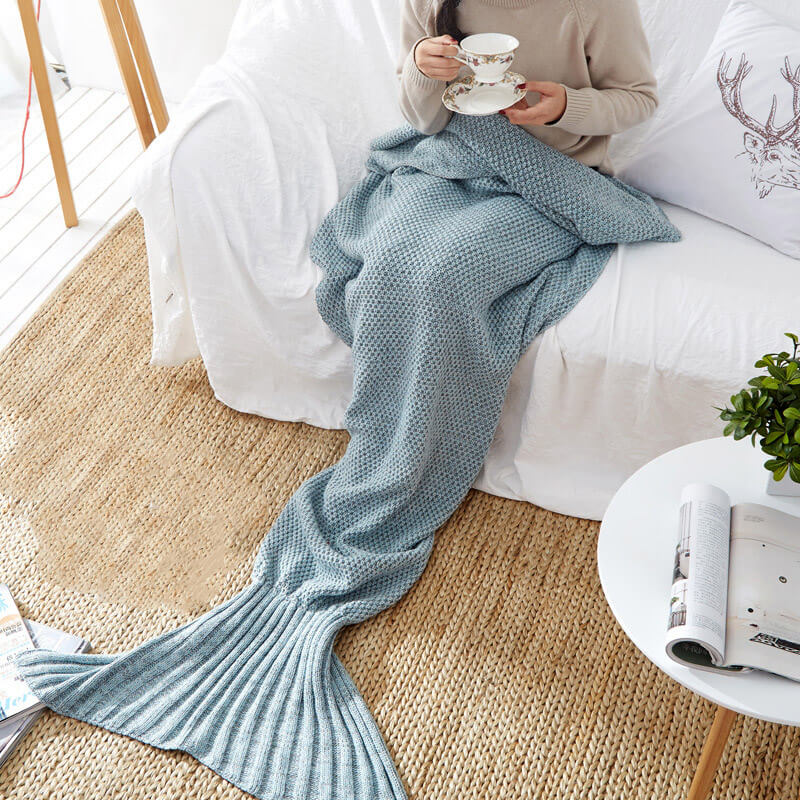 MERMAID TAIL KNIT BLANKET