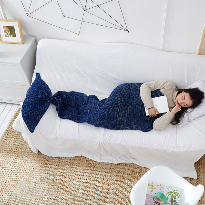 MERMAID TAIL KNIT BLANKET