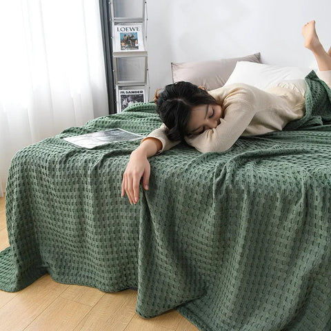 Breathable waffle cotton blanket in soft colors