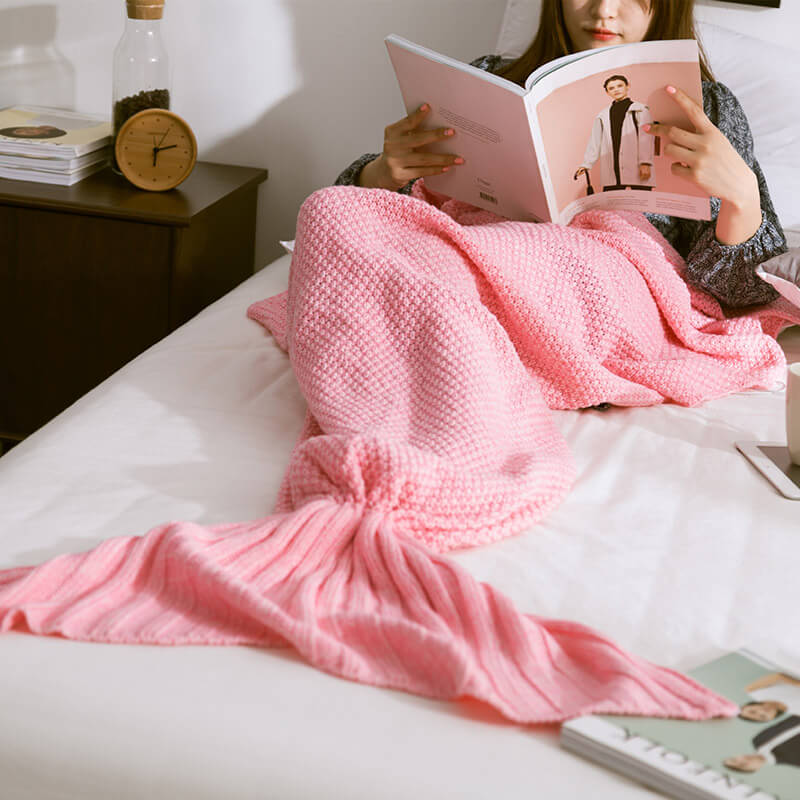 MERMAID TAIL KNIT BLANKET