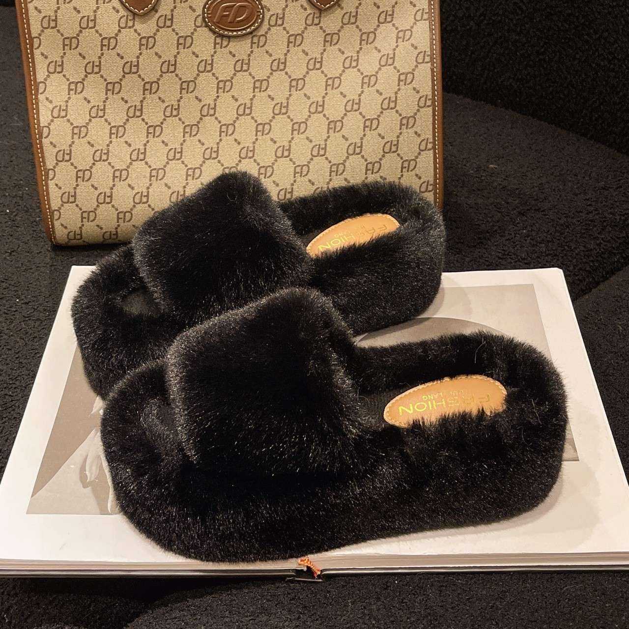 ASTRID PLUSH LOUNGE SLIPPERS