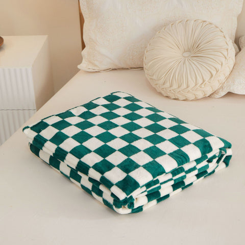 Cozy Checkered Flannel Blanket – Warm, Soft & Modern Throw