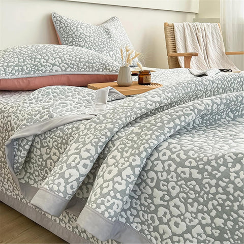 Leopard Print Bedding Set - Quilted Bedspread with Pillowcases