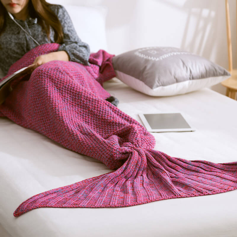 MERMAID TAIL KNIT BLANKET