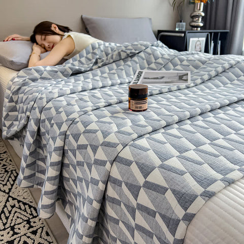 Geometric Triangle Print Cotton Muslin Quilt 0