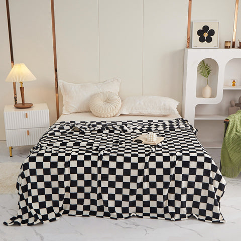 Cozy Checkered Flannel Blanket – Warm, Soft & Modern Throw