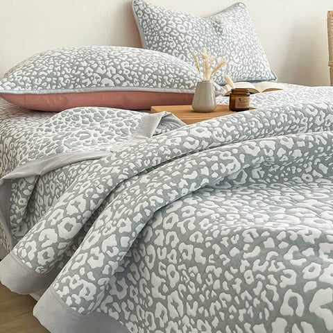Leopard Print Quilt Bedding Set