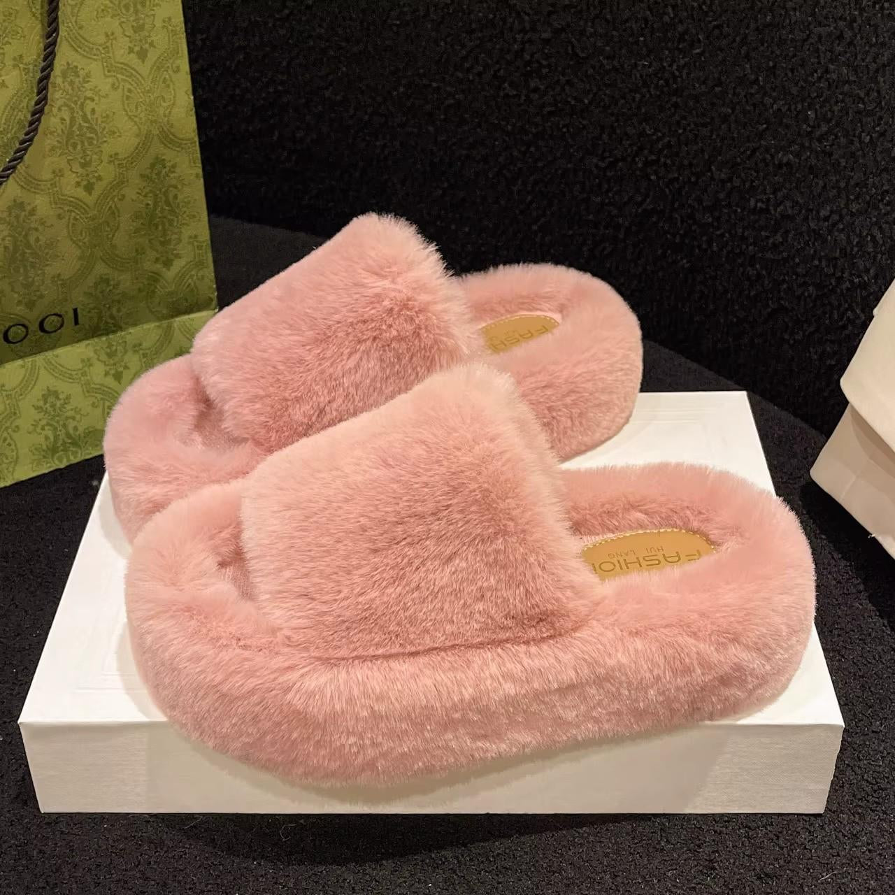 ASTRID PLUSH LOUNGE SLIPPERS