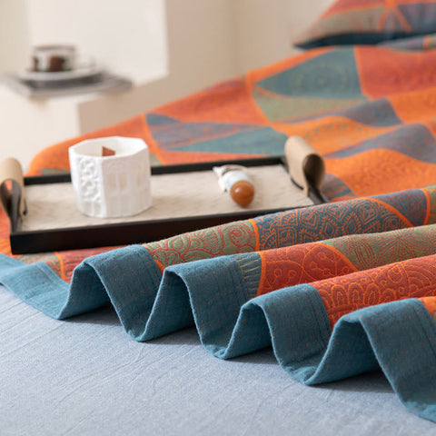 Triangle Pattern Print Cotton Reversible Quilt 7