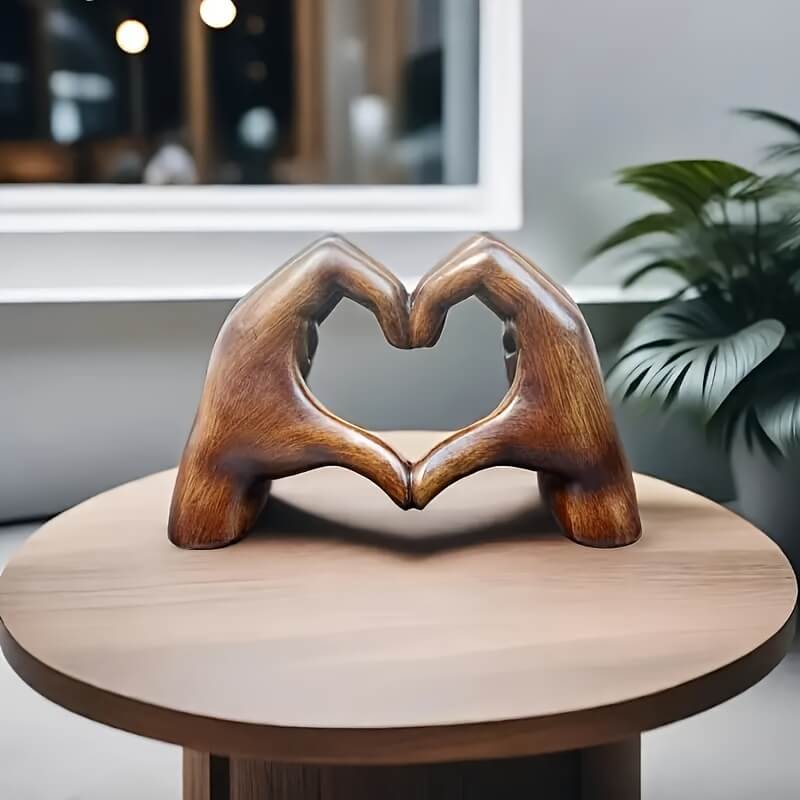 ARMORASIGN HEART GESTURE STATUE