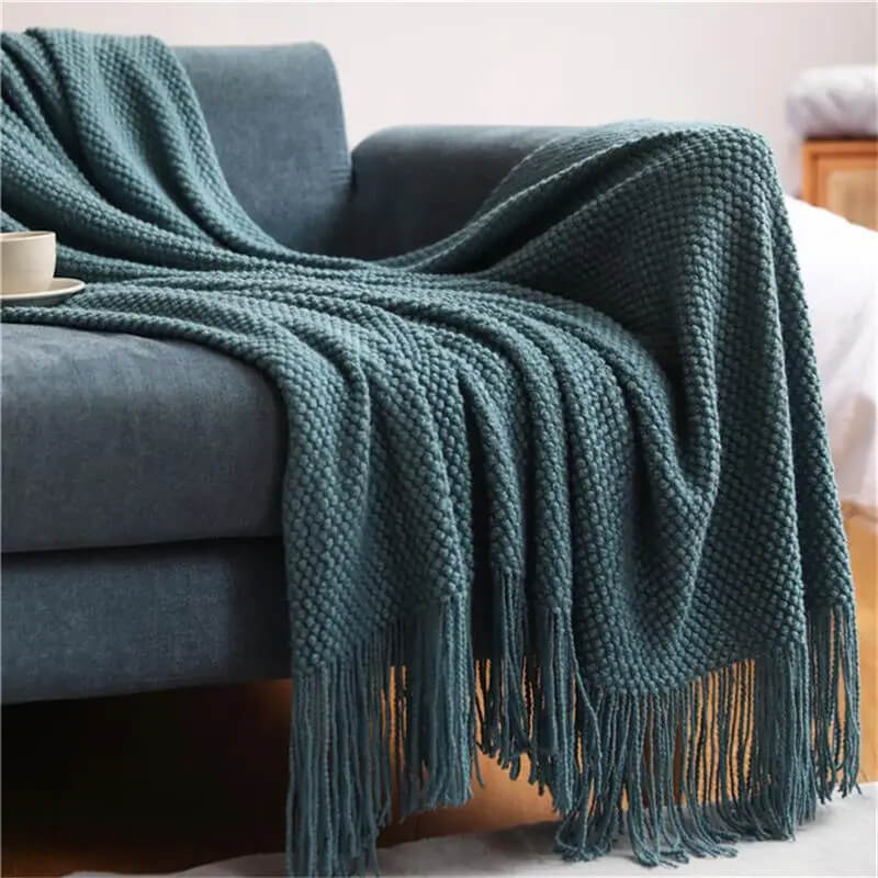 KNITTED THROW BLANKETS