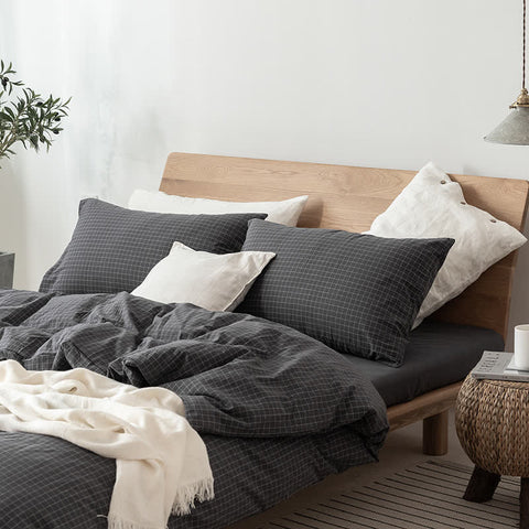 Dark Grey Checkered Bedding Set on Wooden Bed with White Pillows and Cozy Throw – Perfect for Dorm Room or Minimalist Bedroom