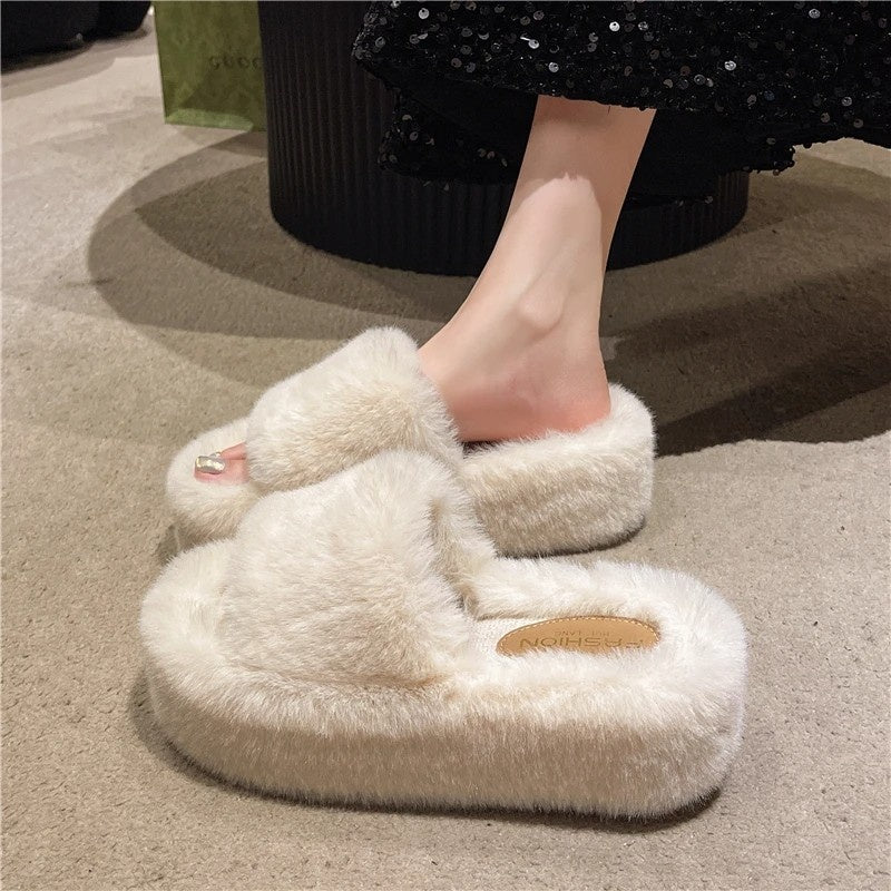 ASTRID PLUSH LOUNGE SLIPPERS