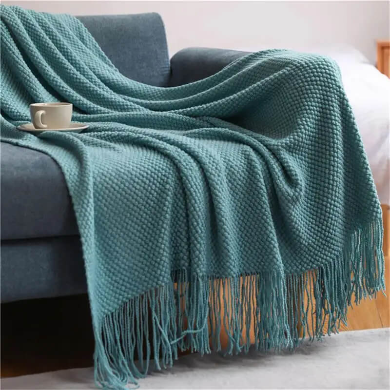 KNITTED THROW BLANKETS