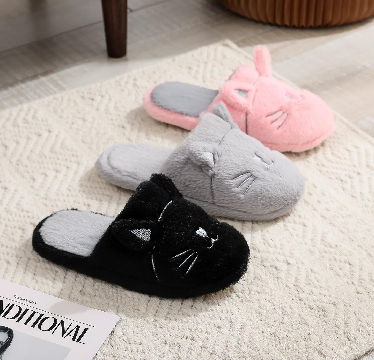 AKIKO PLUSH CAT SLIPPERS