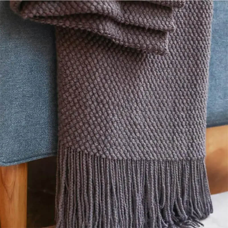 KNITTED THROW BLANKETS