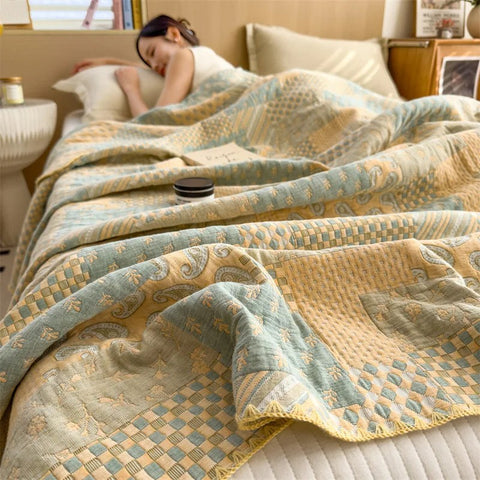 Soft jacquard quilt covering bed with elegant drape
